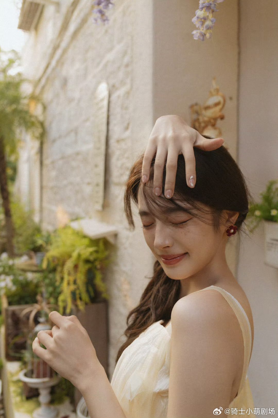 徐若晗四月进组新剧温夏重返过去携手厉泽川守护雨林，徐若晗与黄景瑜主演新剧四月底开