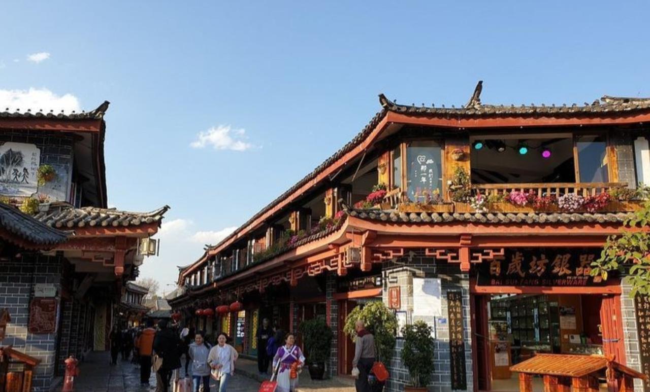 太巧了！上海男子在丽江泸沽湖偶遇台湾游客，两人一聊祖籍都是浙江桐乡濮院，游客姓费