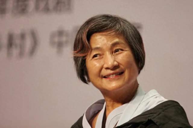 郑佩佩身患罕见病捐出大脑与遗体，侠女的终点是温柔
