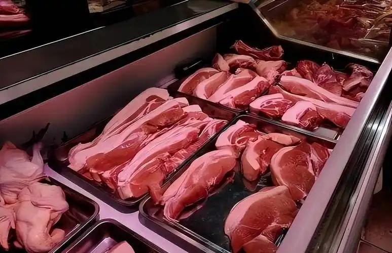 比生猪价格跌到5元一斤更恐怖的，是当散户连饲料钱都亏掉底裤的时候，牧原这些巨头大