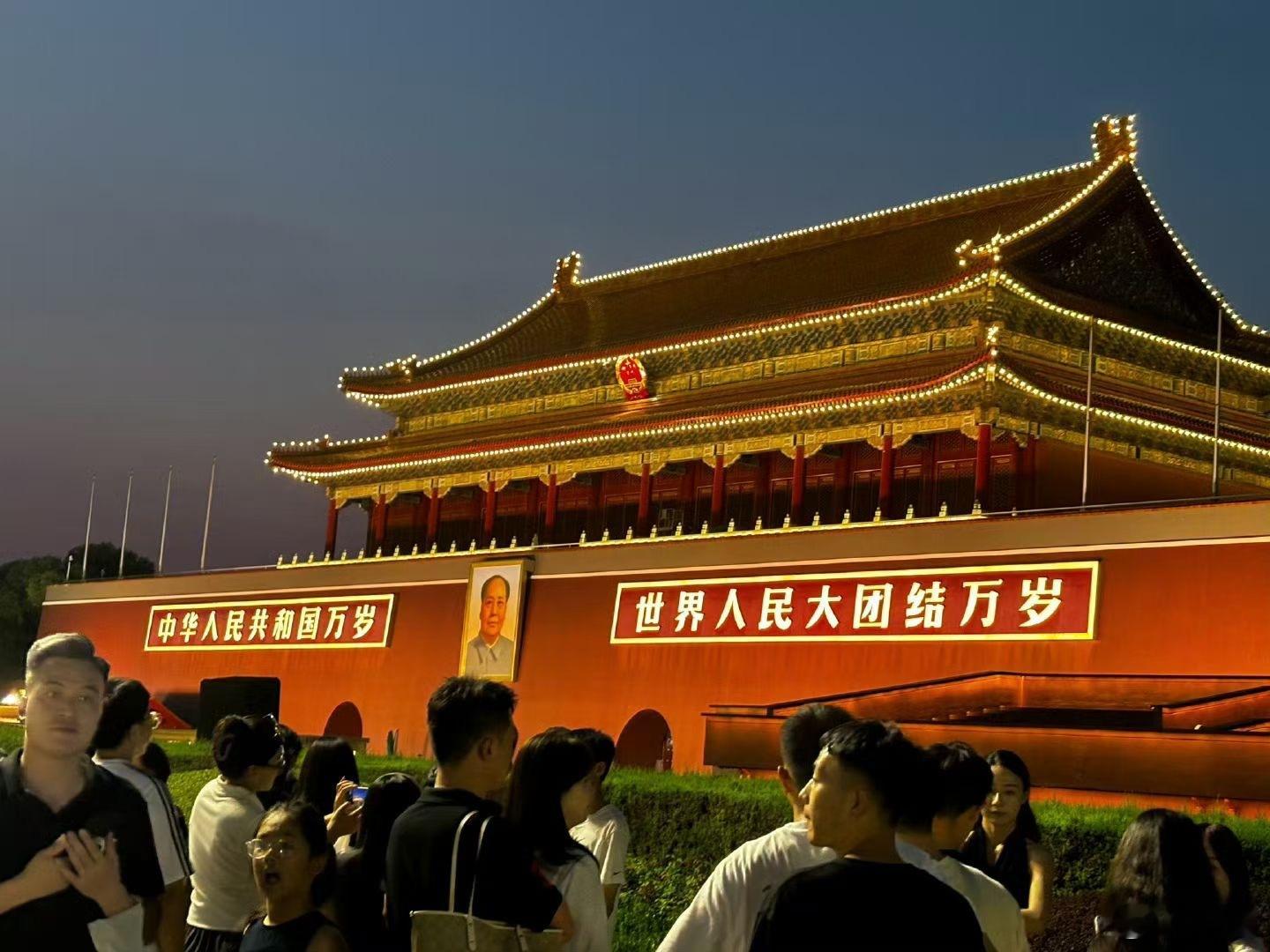 今天距离2025年9月3日阅兵还有‌30天。昨晚9点03天安门广场今早9点03天