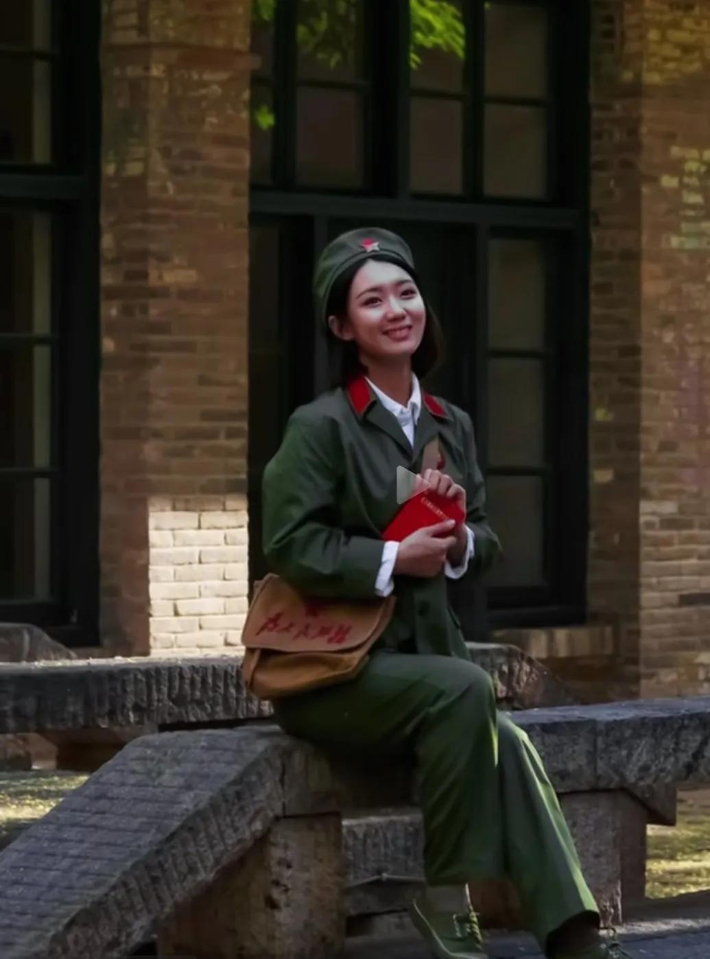 穿65式军装的女兵