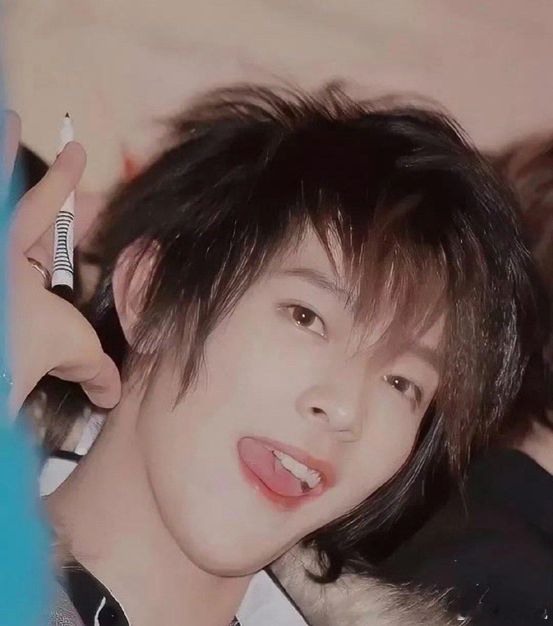 #汪东城你是吃了长生不老药吗# 汪东城说：你们这样贴标签，以后还让不让我老？ ​