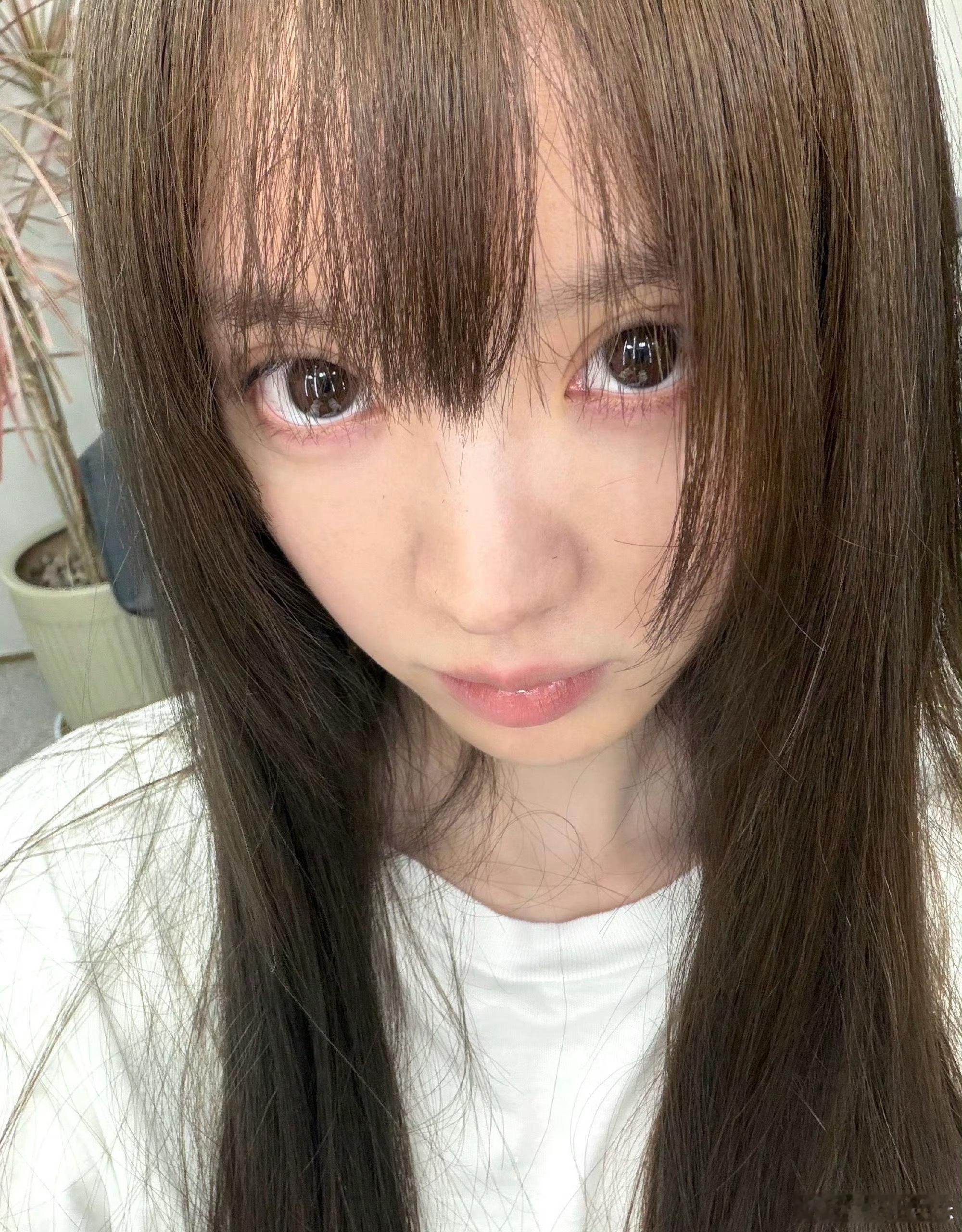 田曦薇染新发色田曦薇这个栗子棕好好看啊！！“嘿嘿嘿一颗新头”也太可爱了吧，感觉一
