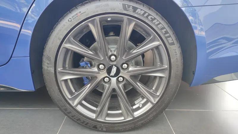 CT5、A4和3系这三款豪华中型车各有千秋。
从价格看，CT5堪称性价比之王，指