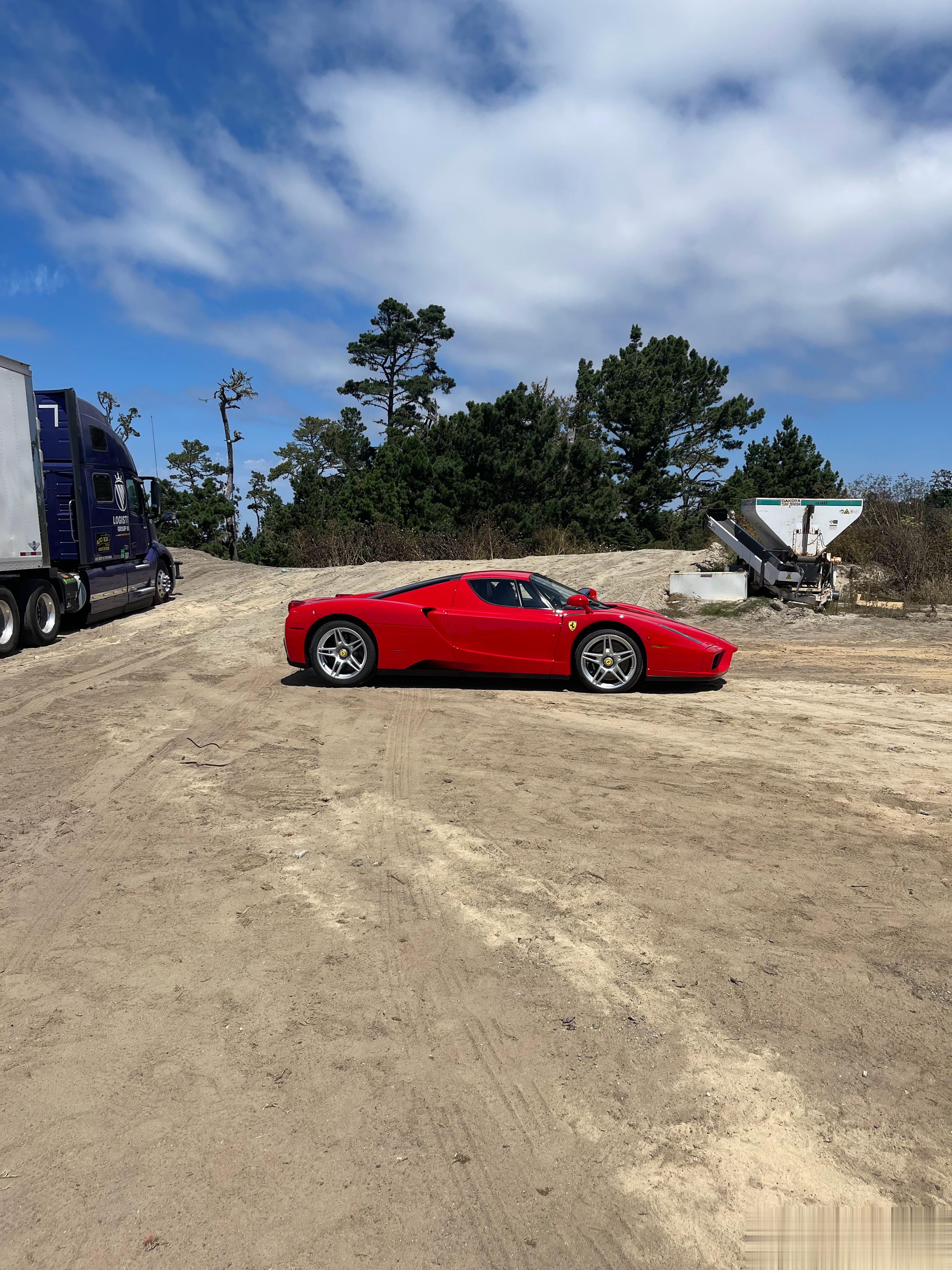 812车队在圆石滩确实有点不显眼，所以下午我们把Enzo开出来了，在17 Mil