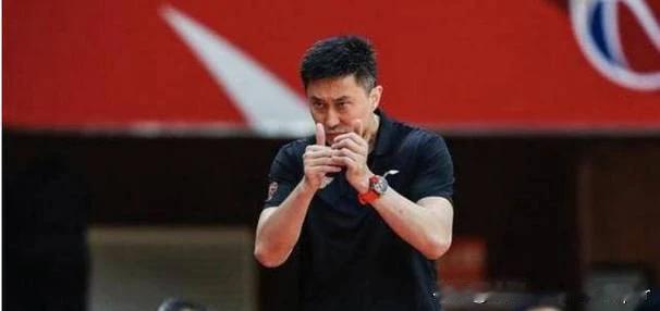 杜锋大意失荆州，辽篮录像分析师破解广东比赛战术，就是以沃特斯为核心的发起牛角ho