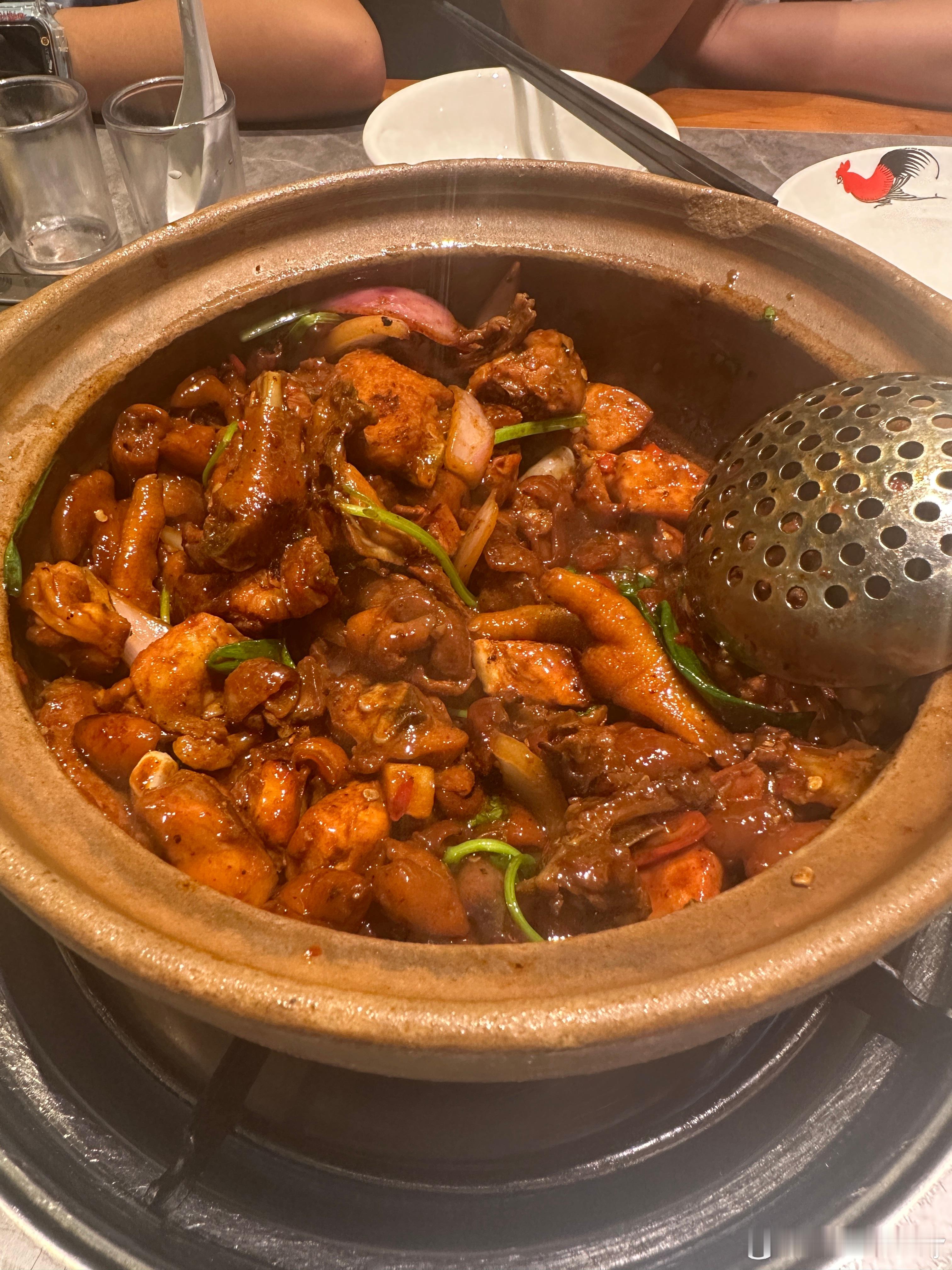 周末吃个鸡煲味道太重太浓厚适合下饭可惜我不吃米饭只喝啤酒🍺  ​​​