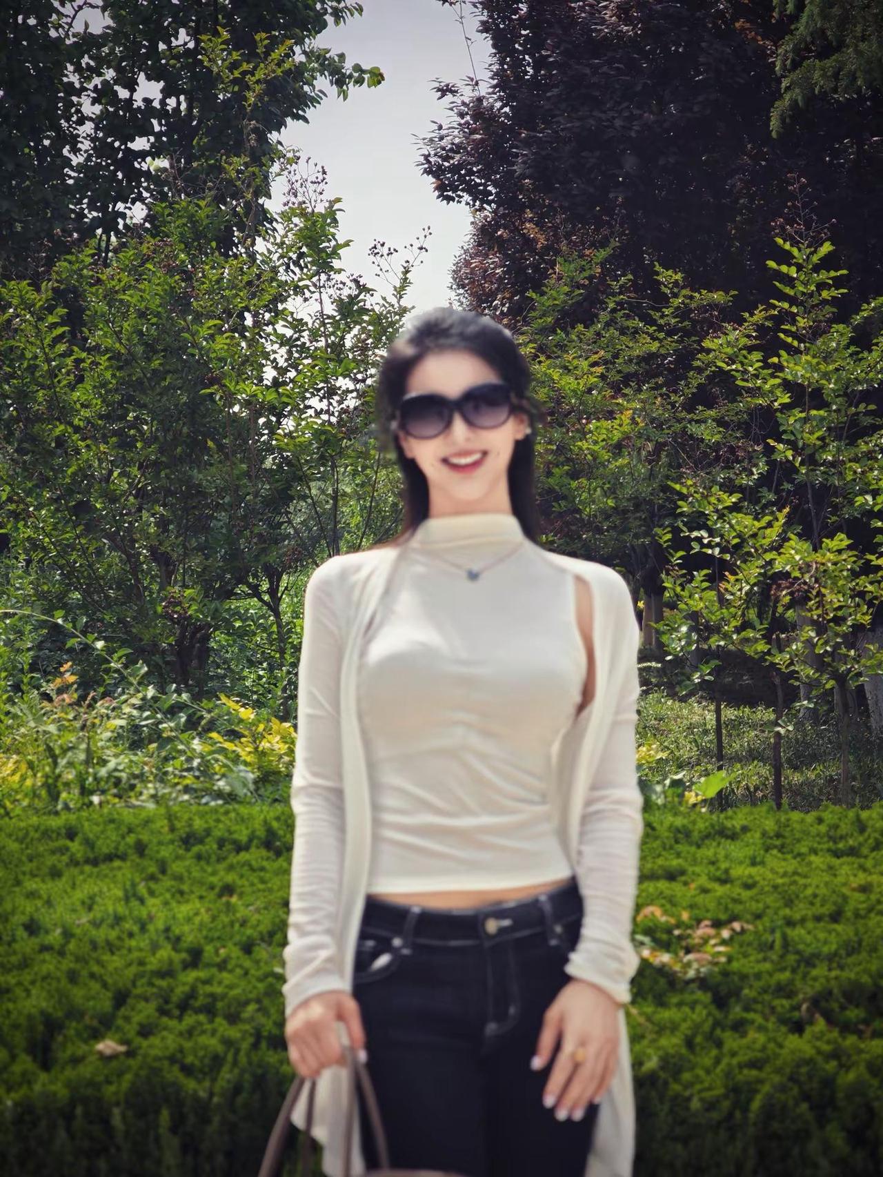 明天依旧海阔天空。气质轻熟风 我的夏日户外穿搭 今日份清纯风穿搭