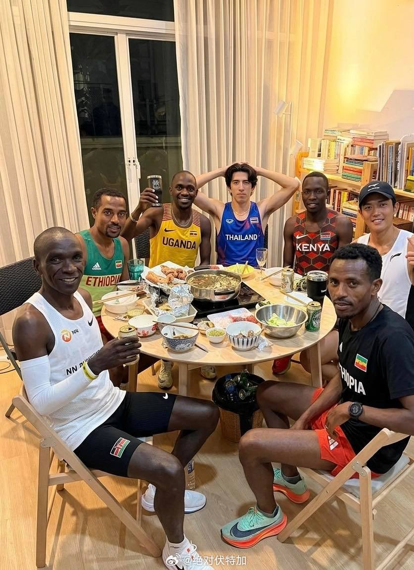 从出现的人物来说，做这个图的我猜是个埃塞俄比亚人或者泰国人吧。我一直好奇标不标A