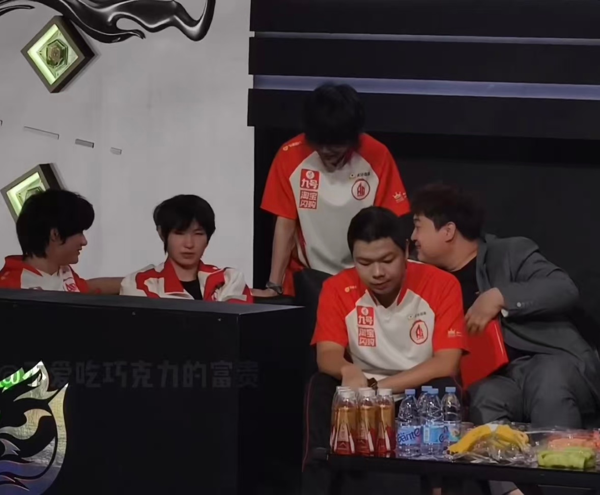 AG超玩会  你在那里笑你🐴呢