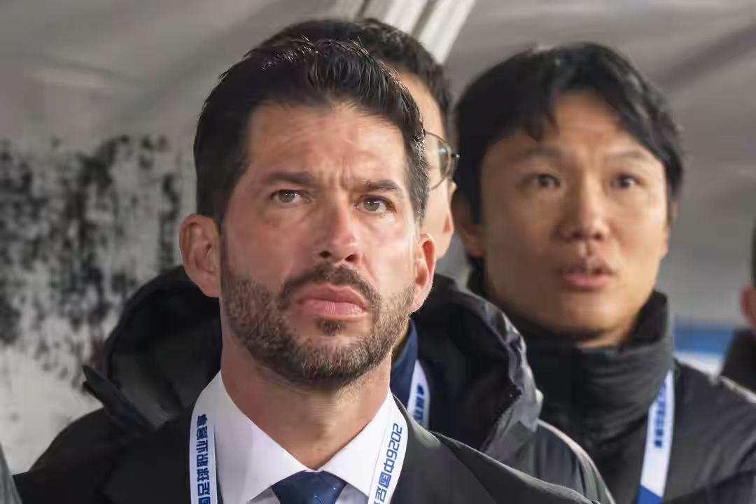 足球报谈武汉三镇：门将失误频发、防线状态低迷，连续诡异失球！
中超联赛第五轮，昔