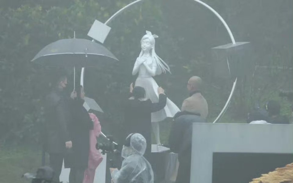 大S逝世一周年，具俊晔精心设计的S雕像揭幕 