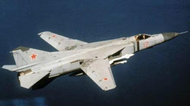 上世纪八十年代末，冷战阴云未散，美苏对峙牵动全球神经。飞行器误入他国领空，往往被