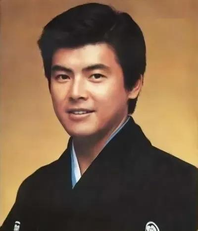 我觉得日本影视剧中最让中国观众钦佩和喜爱的演员当属三浦友和与宇津井健，也就是剧中
