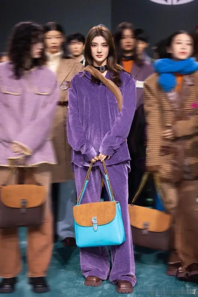 怪不得富豪公子全都爱她 