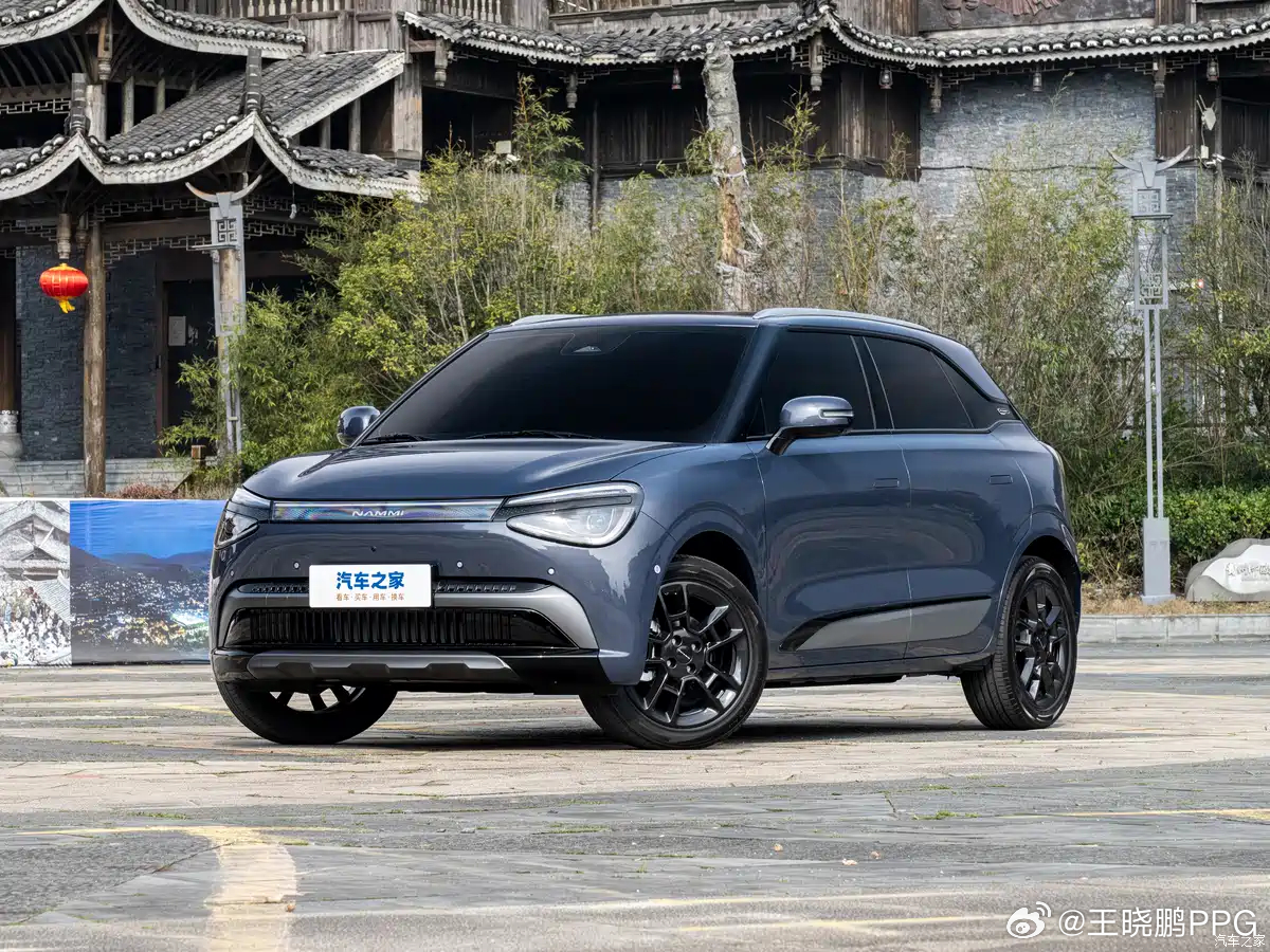 纳米01的cross版本看起来野性十足了之前是大眼小嘴萌妹现在是奶凶奶凶的大嘴调