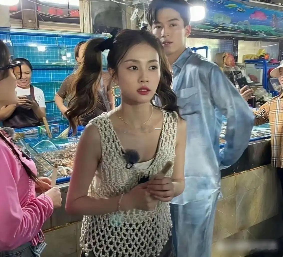 好多人说她颜值一般，看看这原相机生图，怎么也谈不上普通吧？ 