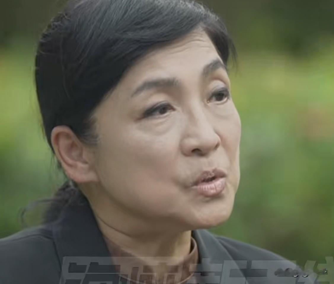 孙雅丽女士是孙中山的曾侄孙女，她的亲生父亲叫孙满，孙满是孙中山的大哥孙眉的孙子，