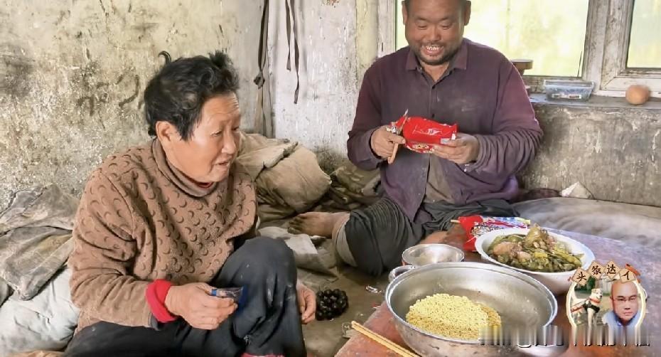 好人一生平安！谢谢热心人给宝子送得好吃的，一包方便面都让宝子笑得合不拢嘴。宝子家