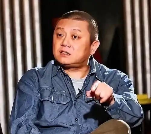 突然发现解放台湾省的建议，王朔的思路太妙了！他曾说，收复台湾不需要打仗，先宣布台