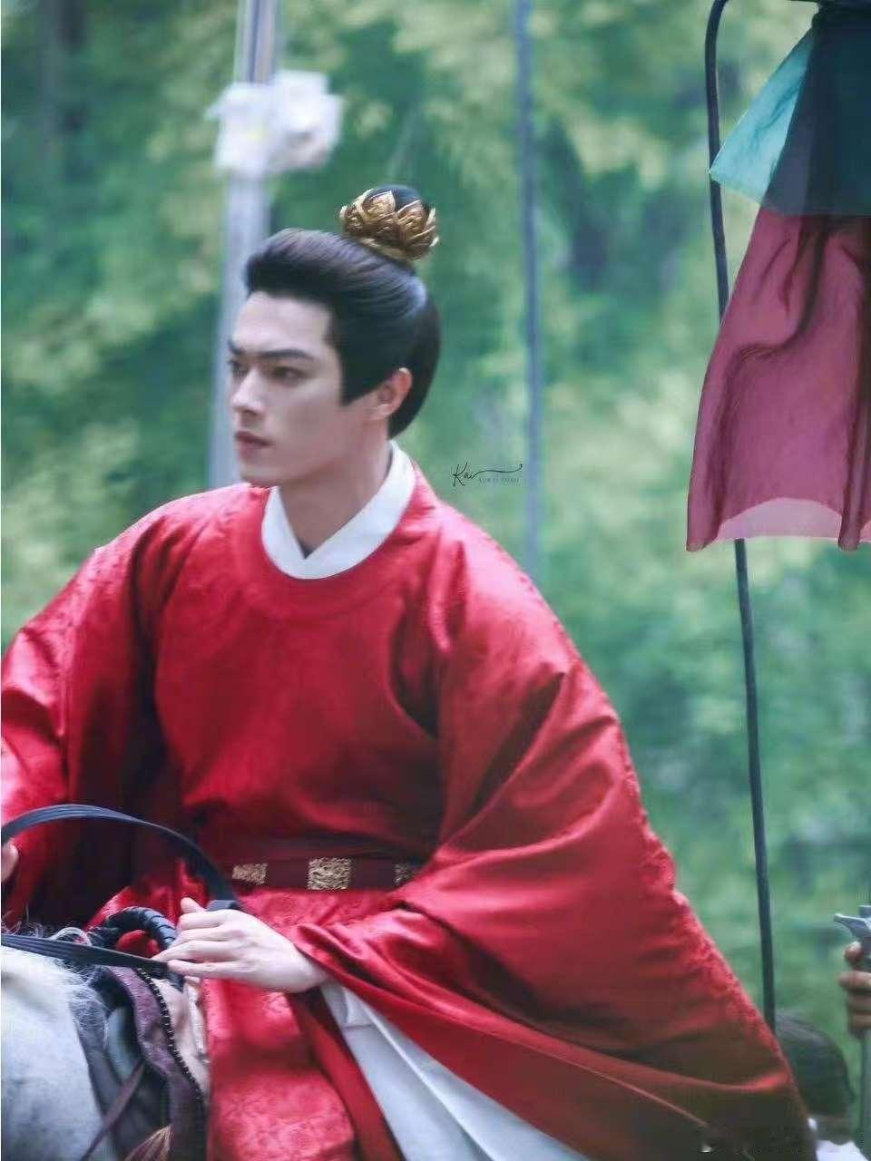 许凯红衣白马抢亲 古偶高能预警！许凯演的沈润冲破阻拦，带着圣旨拜堂成亲，这安全感