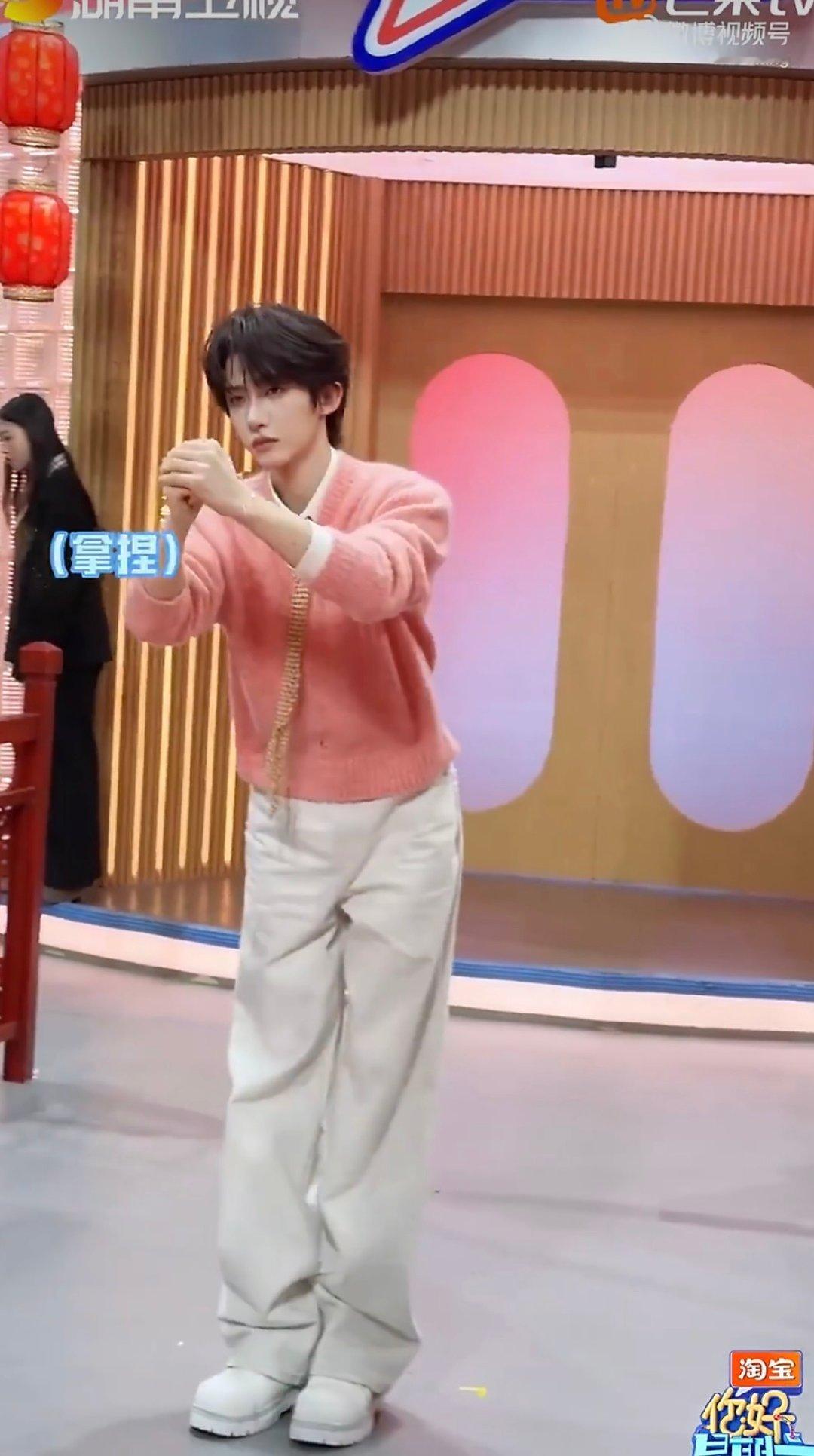 章昊刘宇丁程鑫练舞反差感不一样的舞蹈风格，一样的认真专注，章昊、刘宇、丁程鑫用实