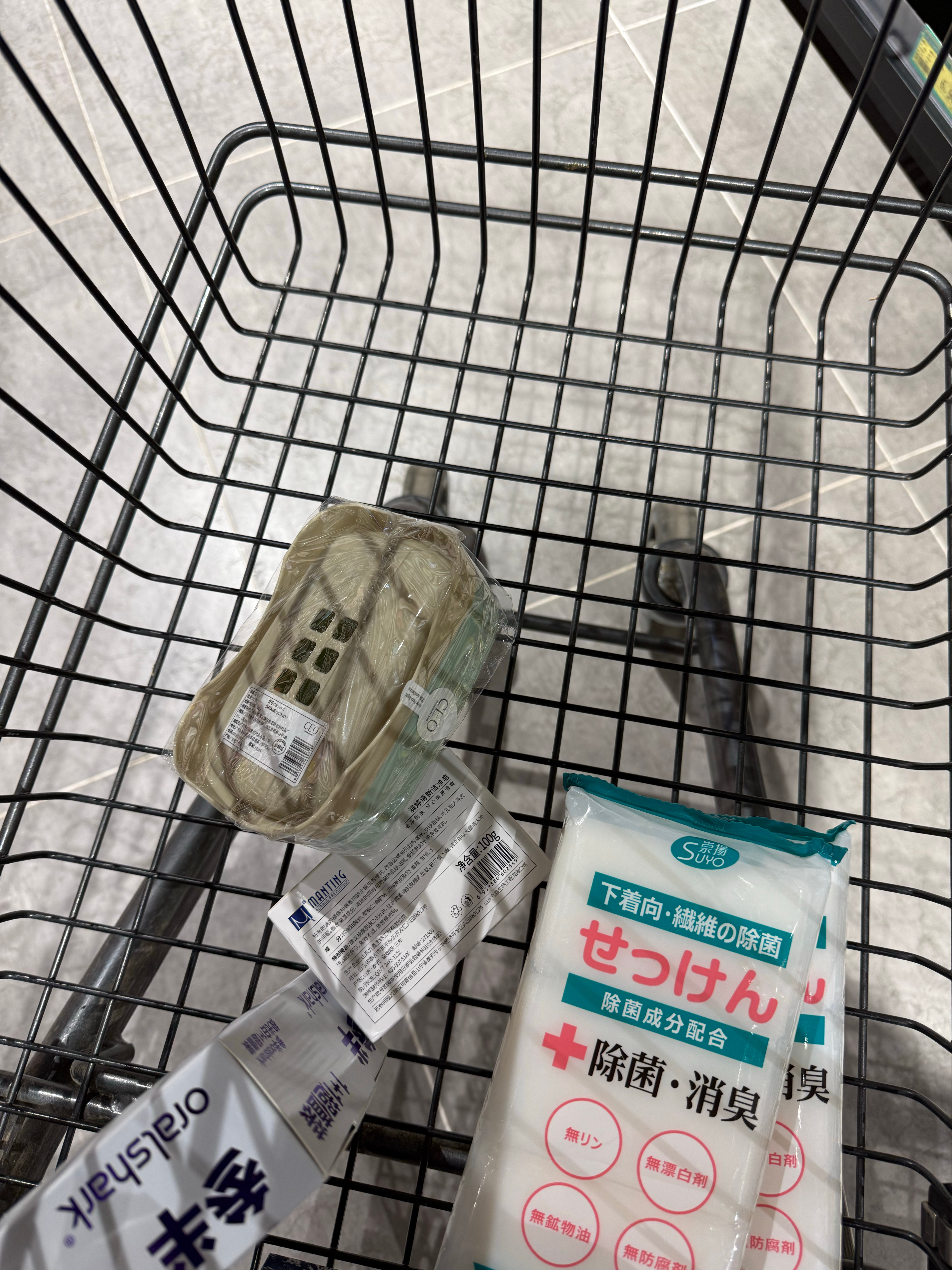 刚刚逛超市了哦 闻遍一墙的沐浴露🧴 