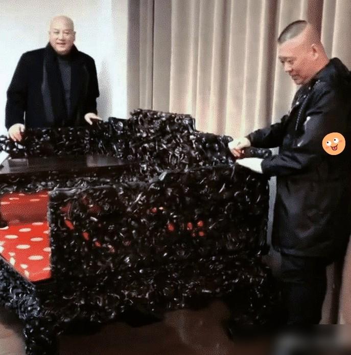 别再吹捧陈丽华与郭德纲的知遇之恩了。我告诉你，那根本不是惺惺相惜，那是一场顶级玩