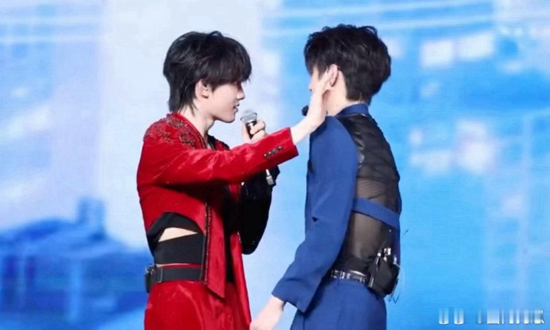 朱志鑫苏新皓罗生门双人舞台 宿命感双人舞台直击人心，舞蹈叙事细腻饱满，动作默契相