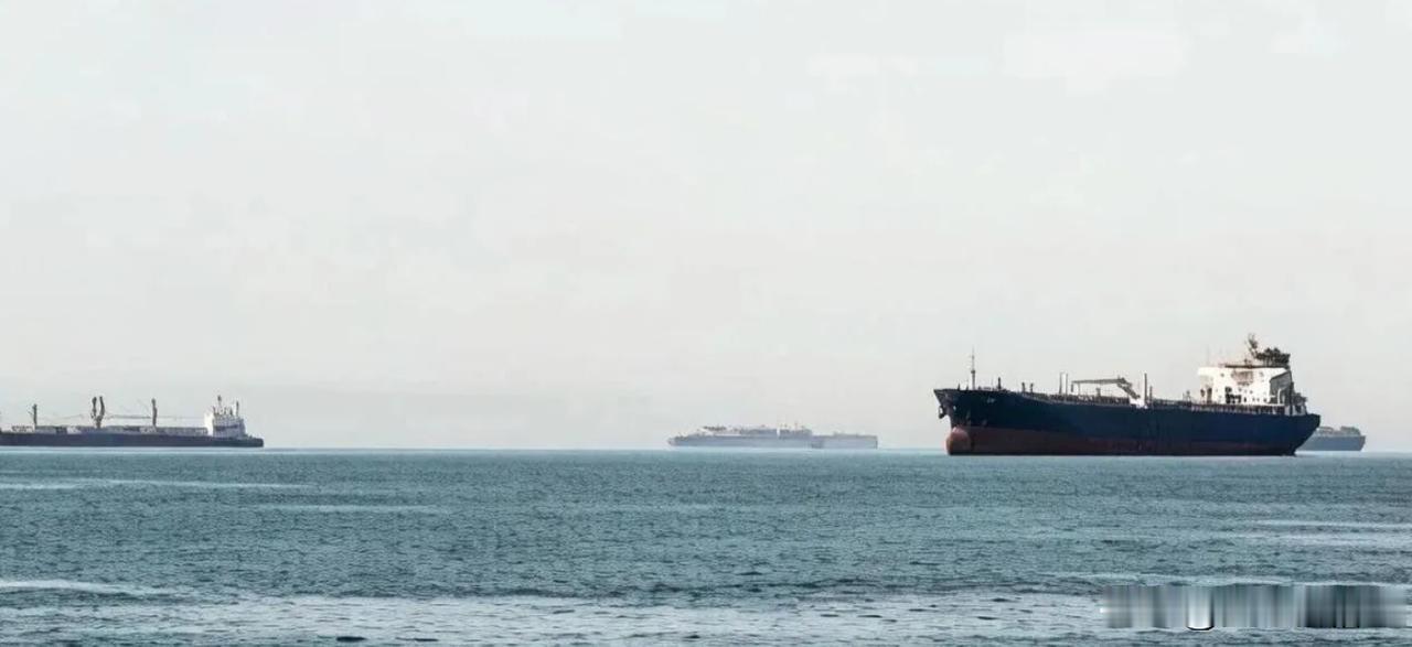 在霍尔木兹海峡附近出现拥堵问题以后，也许基辅会羡慕德黑兰拥有靠近霍尔木兹海峡那个