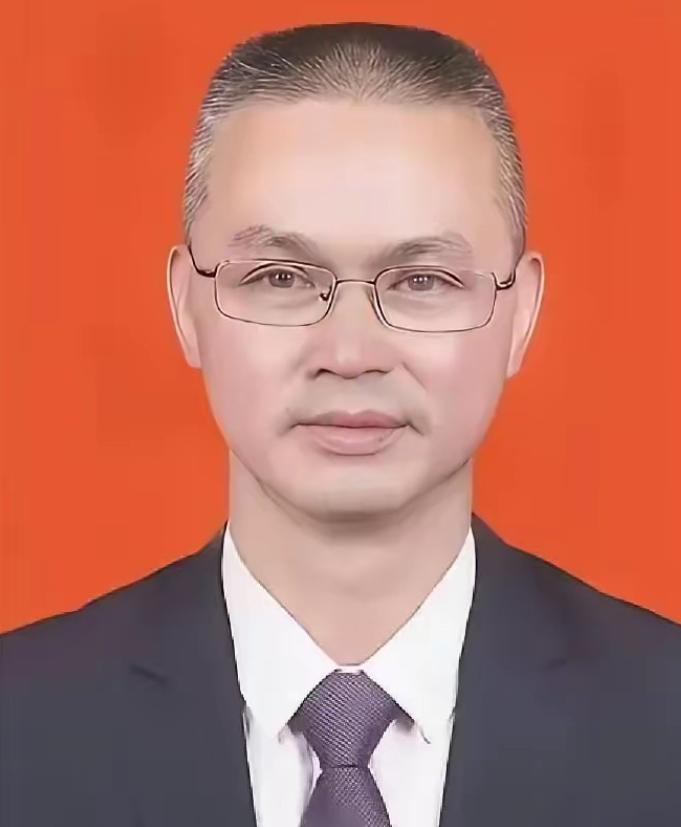 1997年，19岁战士为救人而牺牲，父母几度昏厥，可谁料20年后，战士母亲病逝，