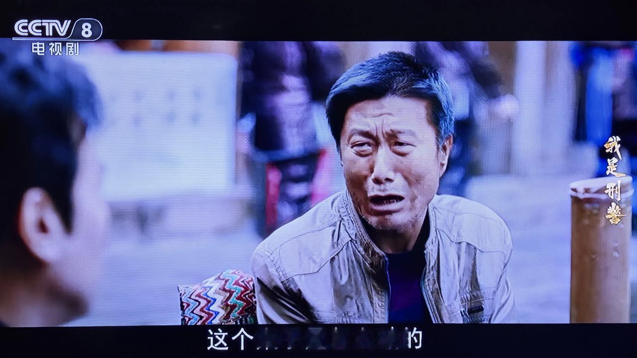 18年前发生的两起命案未破，像块大石头压在清江人的心里，都喘不过气来。杨队望着回