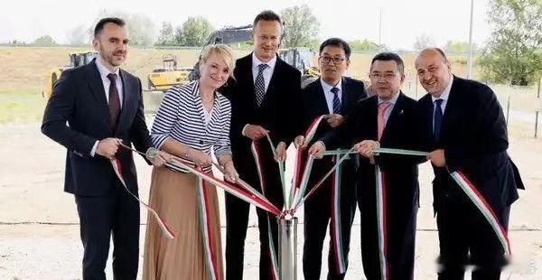 比亚迪匈牙利电动大巴工厂扩建项目举行奠基仪式比亚迪27日在匈牙利科马罗姆为其电动