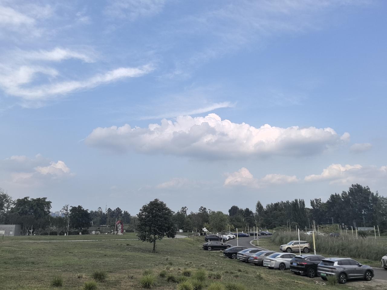 分享你随手拍得风景露营好去处，白鹭湾江家艺苑。
绝美随手拍天空 随拍天空风景 绝