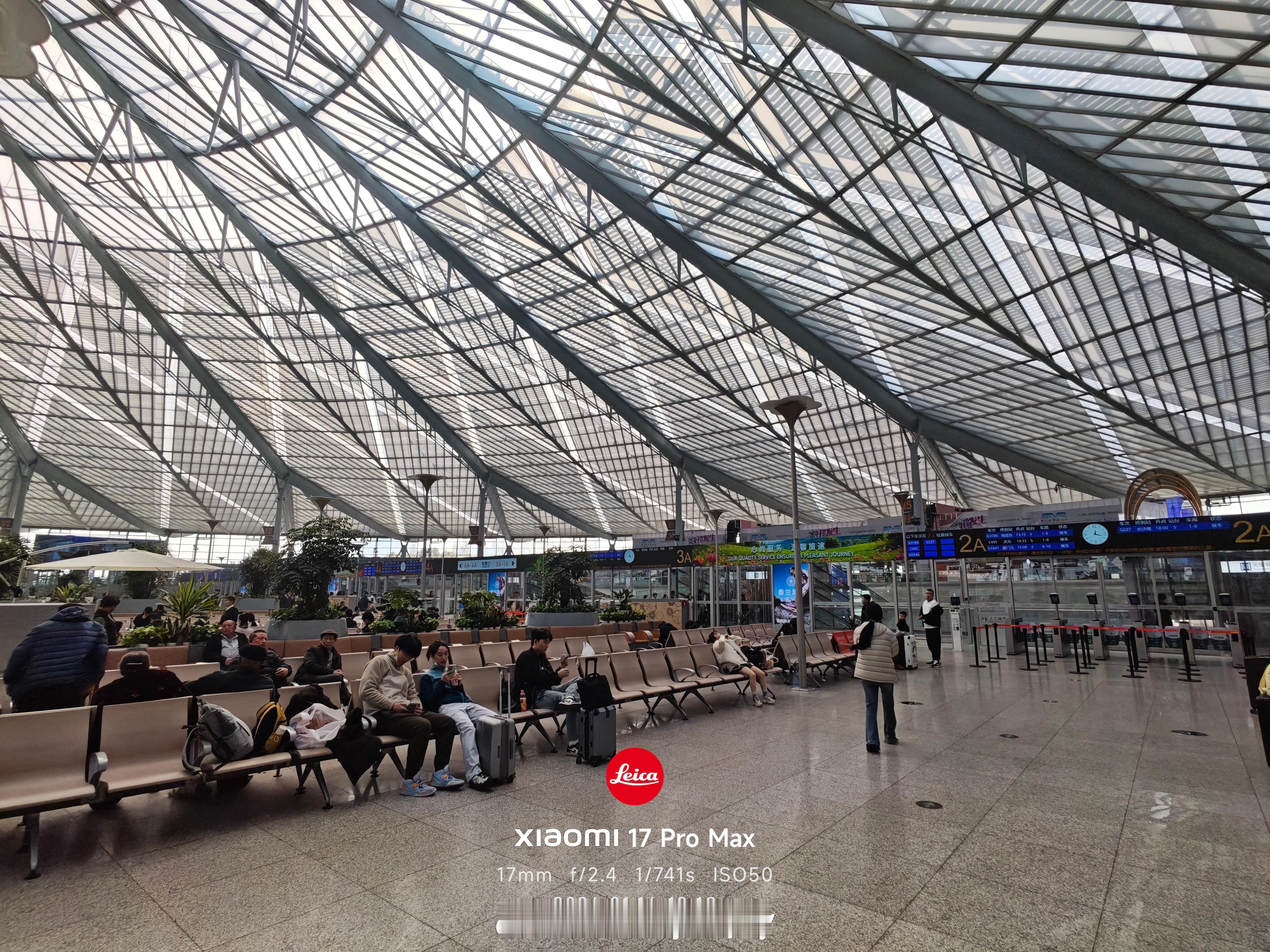 上海南站还挺新的嘛懿桀