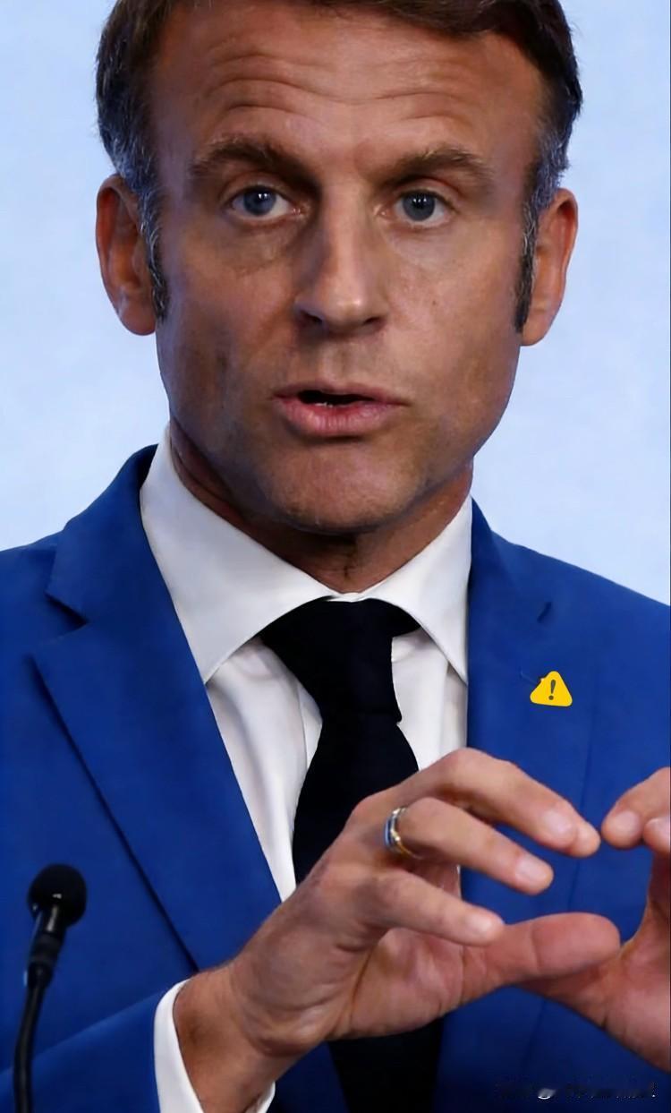 马克龙这哪是在拜年，
      分明是在下“战书”。


       202