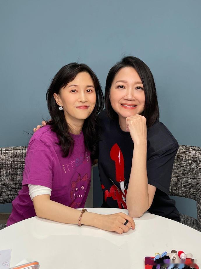 61岁的曲家瑞 曲家瑞亮相papi热烈欢迎，打破年龄焦虑，61岁依旧眼神有光！曲