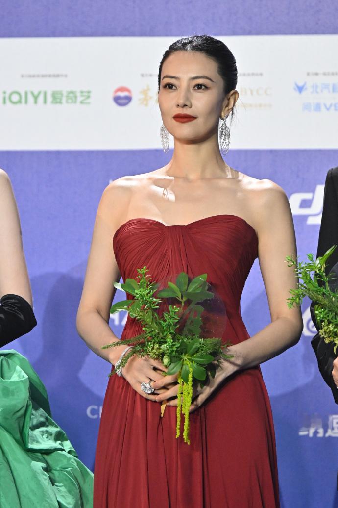 魅力十足的高圆圆 [呲牙]