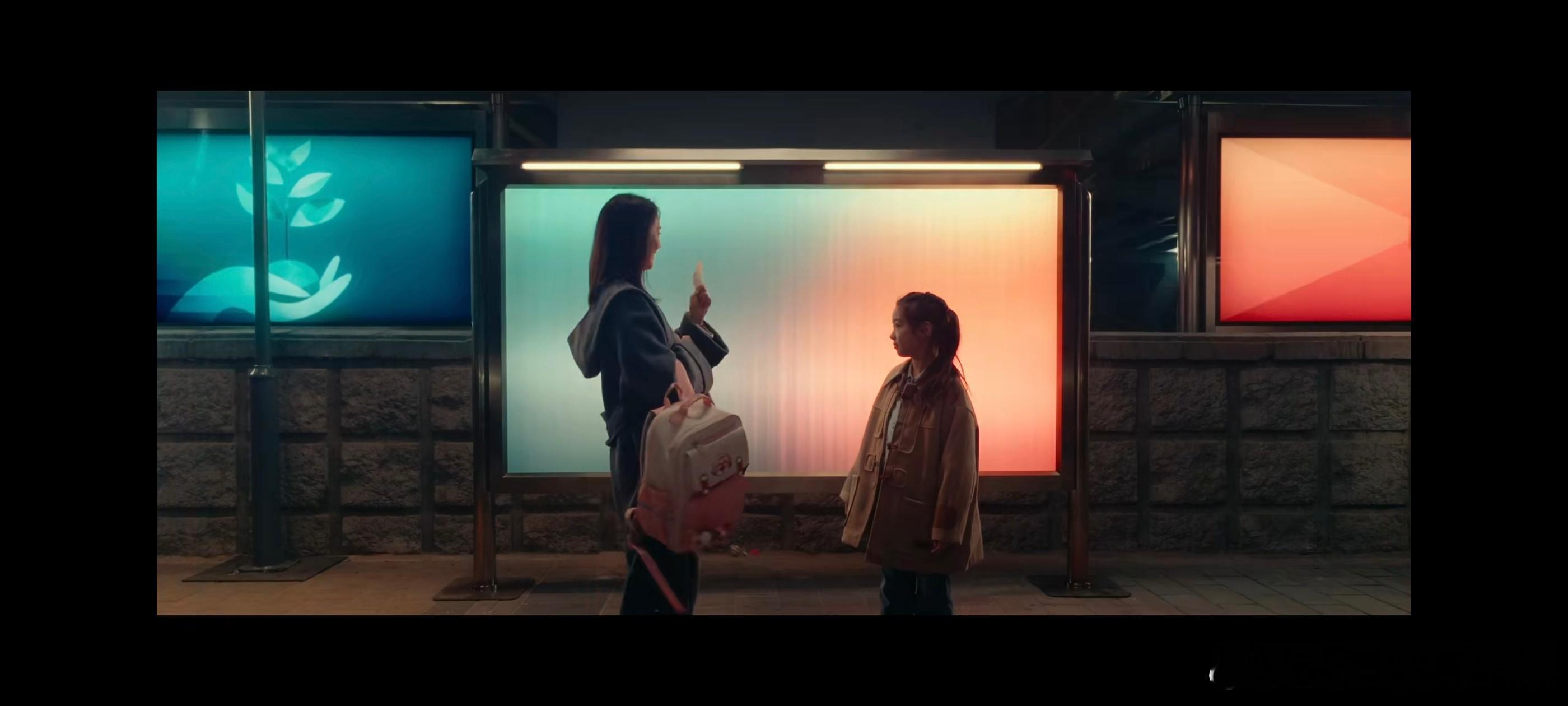 金鸡节短片《奔赴光影》里面王安宇、肖央、佟丽娅等一众明星参演。这个短片的氛围感真