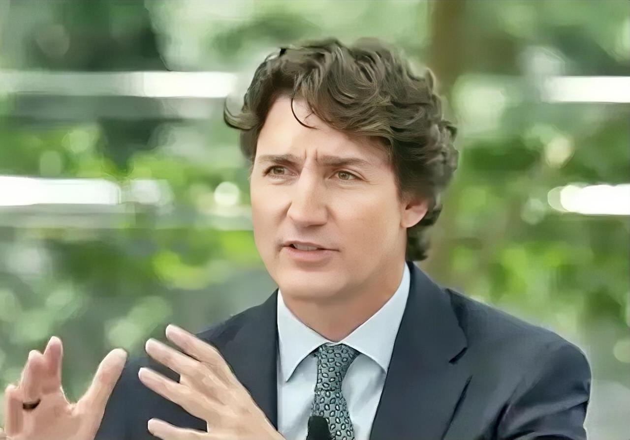 加拿大前总理特鲁多4月23日在新加坡接受CNBC访谈时直言：当年特朗普政府频频威