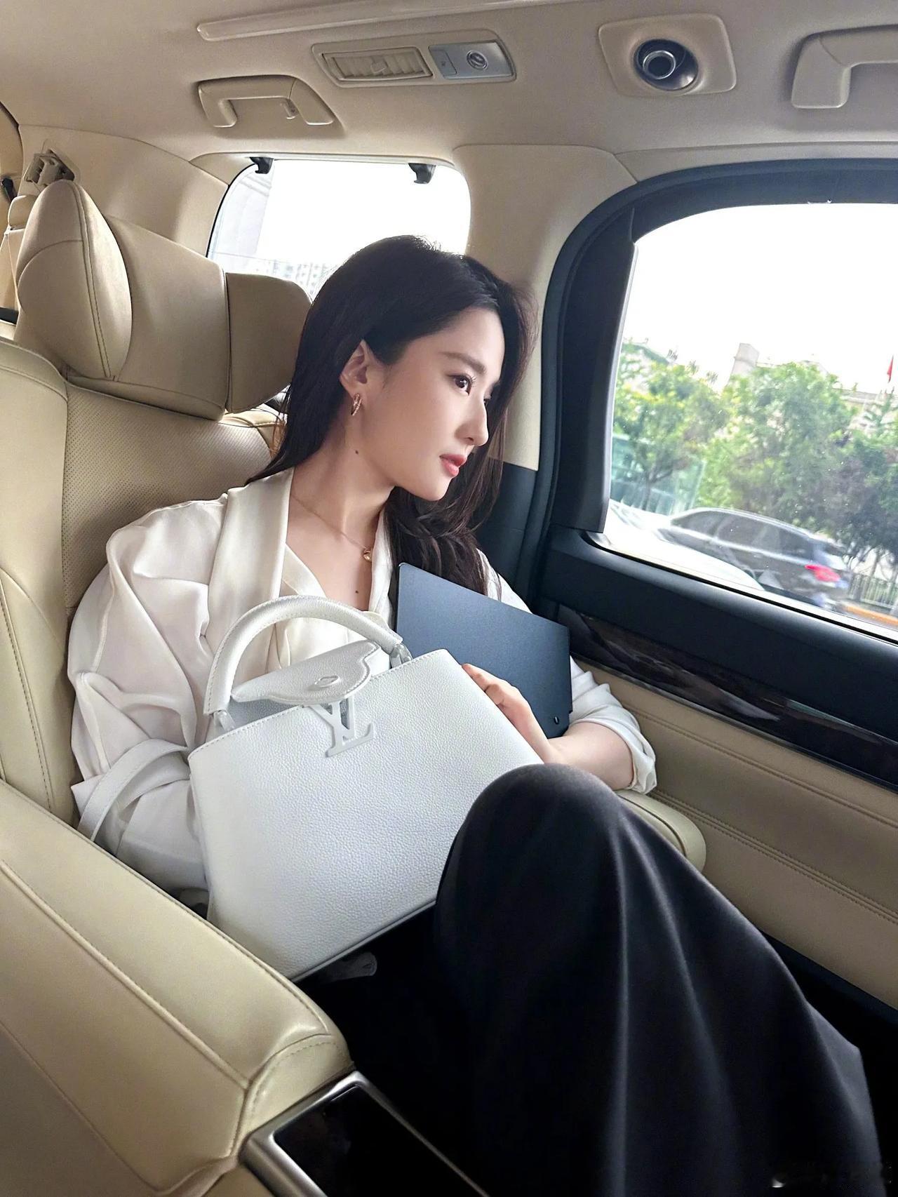 我有一个疑问，为什么现在都是讨论女性的节目，而讨论男性的基本没有？
尤其是普通男
