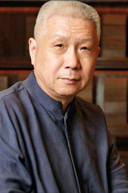 收藏家马未都说，有一次闲逛潘家园，遇到一个熟人，他得意洋洋地展示他刚买的扳指，我