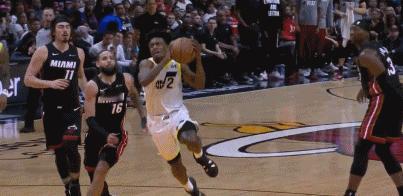 NBA赛场镜头：马丁钉板大帽塞克斯顿！
  马丁这球员真的很适合热火的气质，因为