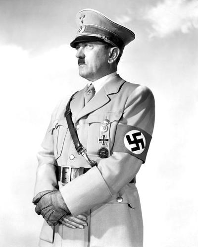 1940年7月，希特勒在萨尔茨堡威逼斯洛伐克傀儡政权换血，新纳粹激进派上台，一名