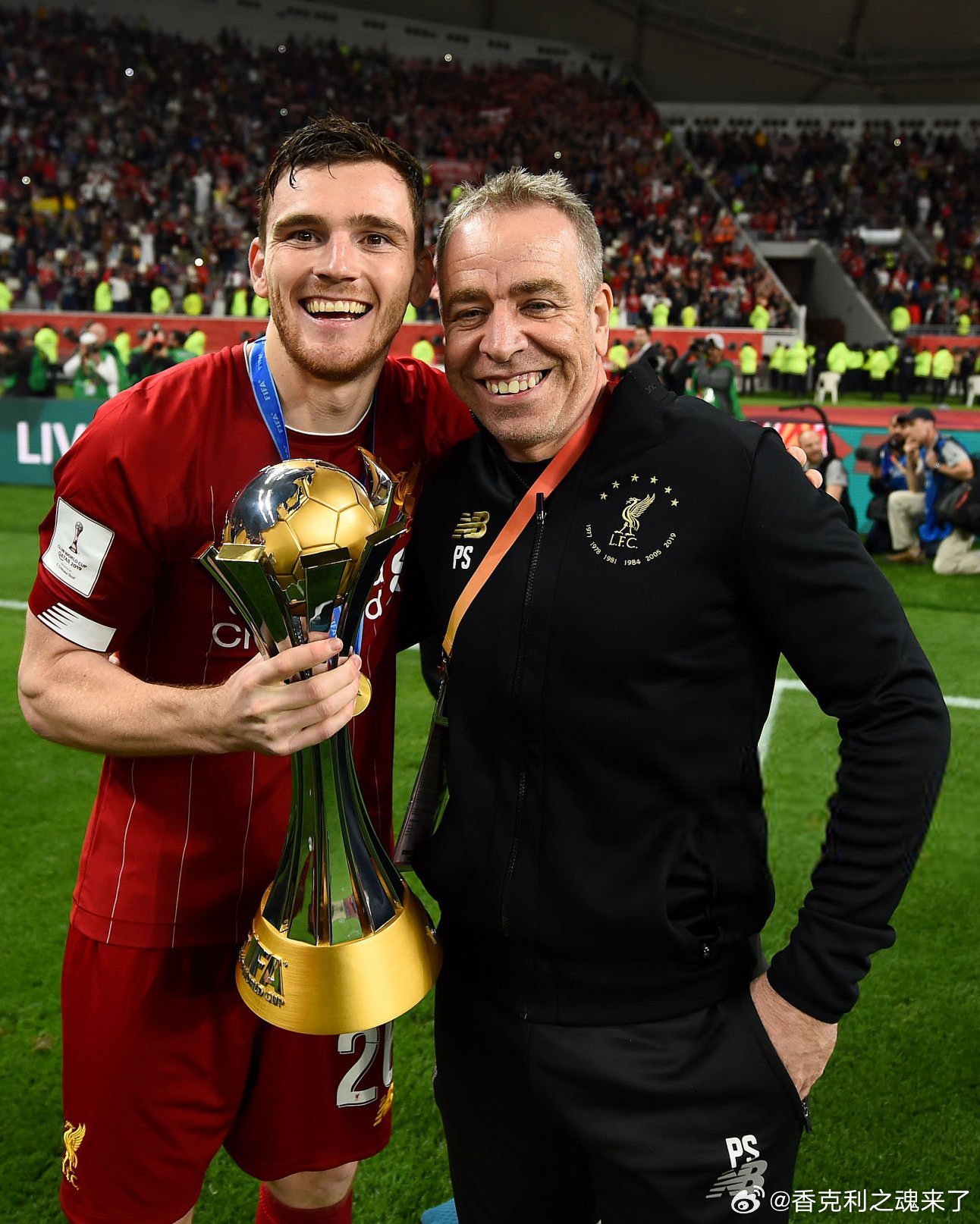 斯莫尔是利物浦的按摩师，他曾随队两夺英超冠军、两夺欧洲冠军、一次世俱杯冠军，同时