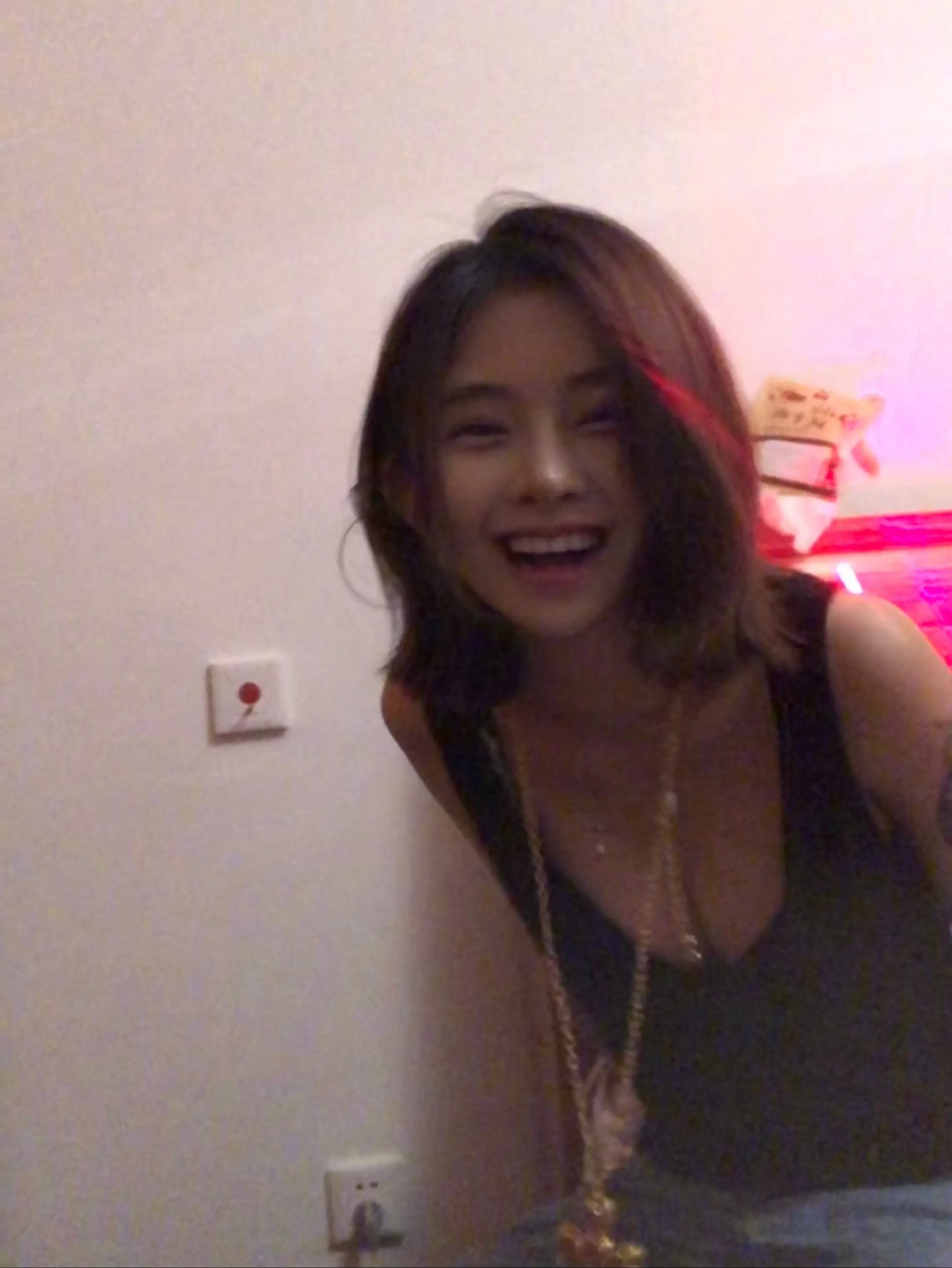 比巴掌先来的是她的香气