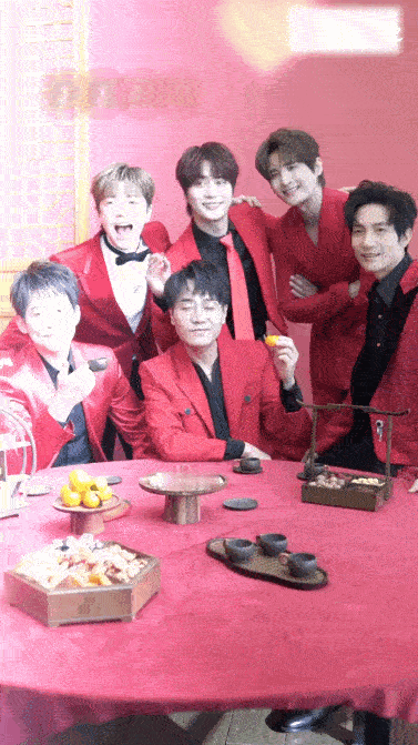 #0713春晚后台也闲不住# #0713春晚后台花絮# 看到0713哥几个在一起