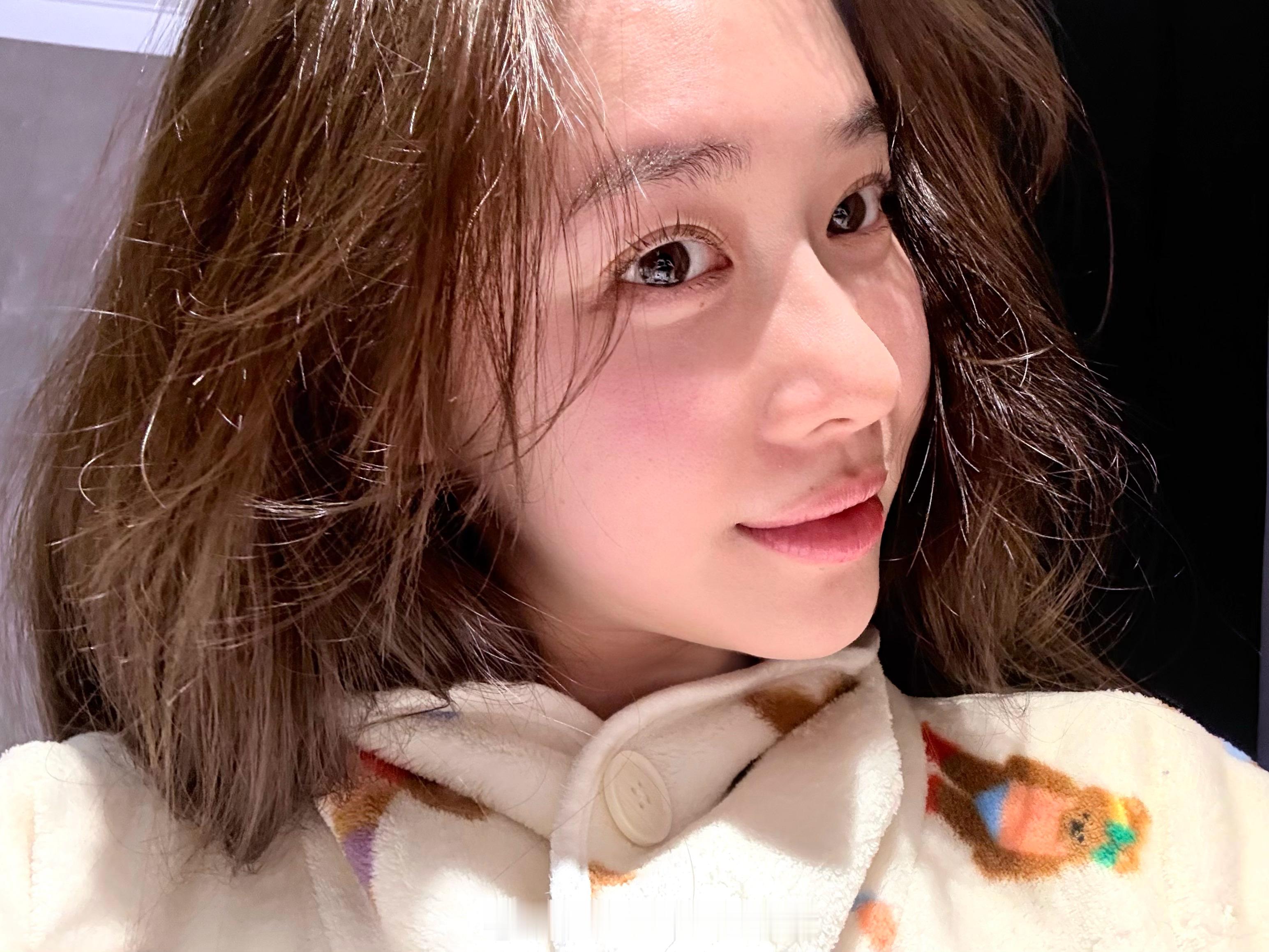 都去烫睫毛！素颜眼睛也是亮晶晶 