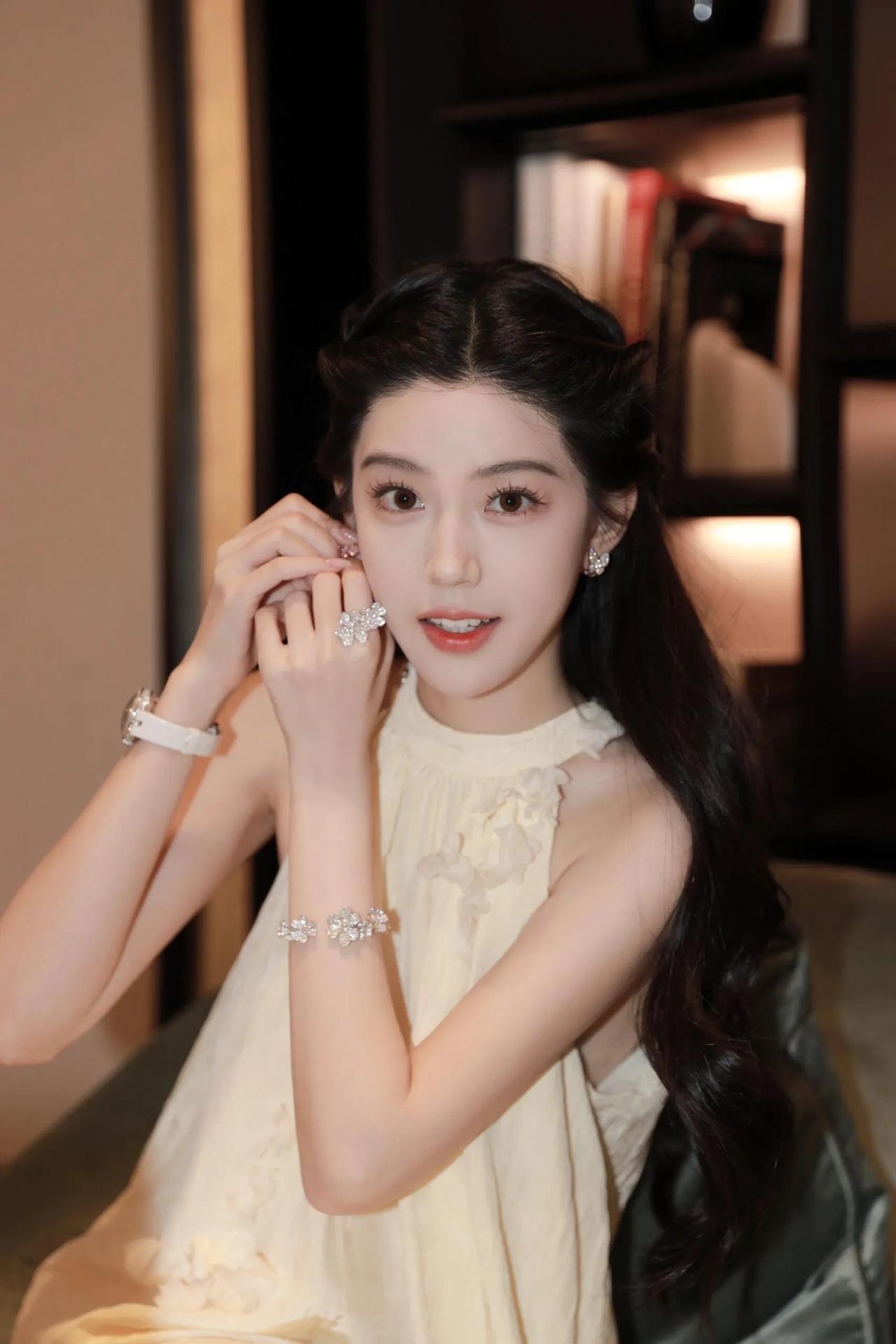 女神的颜，令人心醉神迷。